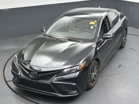 Used 2024 Toyota Camry SE w/ Convenience Package image 31