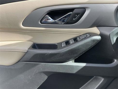Used 2023 Chevrolet Traverse LS image 17