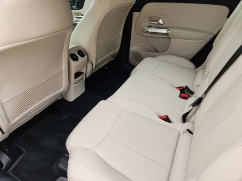 Used 2025 Mercedes-Benz GLB 250 image 21