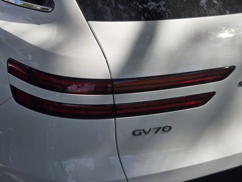 Used 2022 Genesis GV70 2.5T w/ Advanced Package AWD/4WD image 8