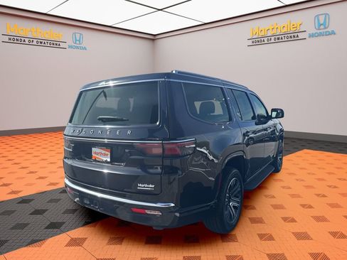 Used 2024 Jeep Wagoneer Series II w/ Flexible Seating Group AWD/4WD image 5