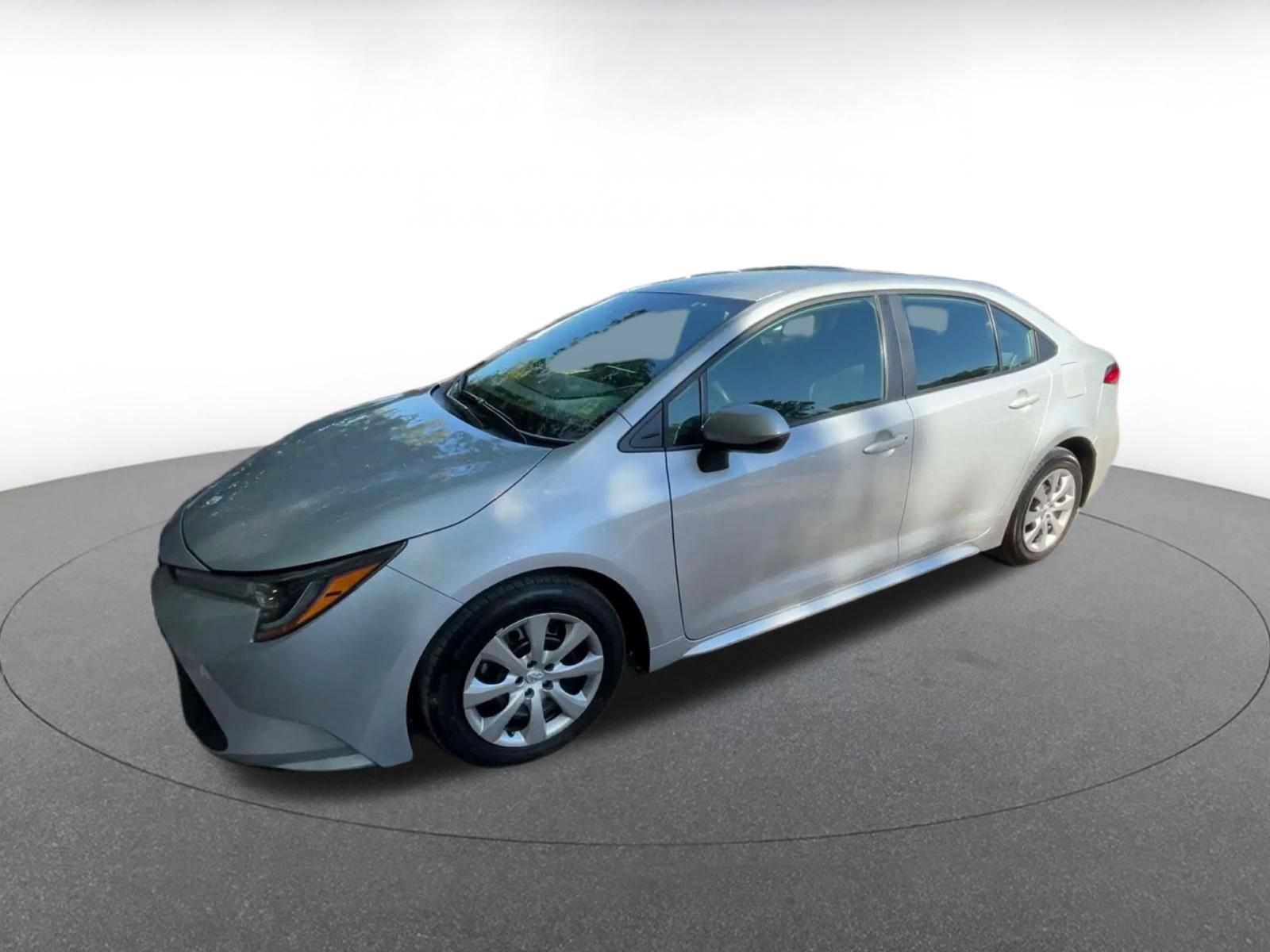 Used 2025 Toyota Corolla LE FWD image 6