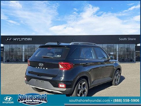 Certified 2021 Hyundai Venue SEL w/ Premium Package image 6