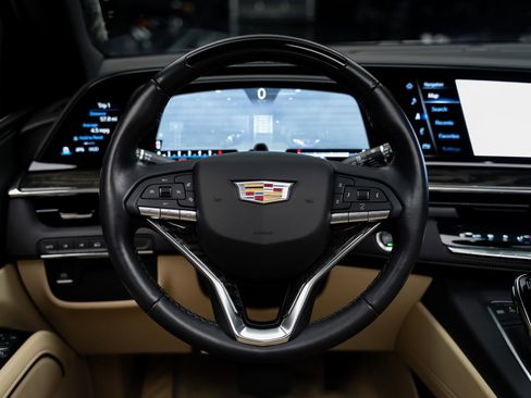 Used 2024 Cadillac Escalade Premium Luxury AWD/4WD image 43
