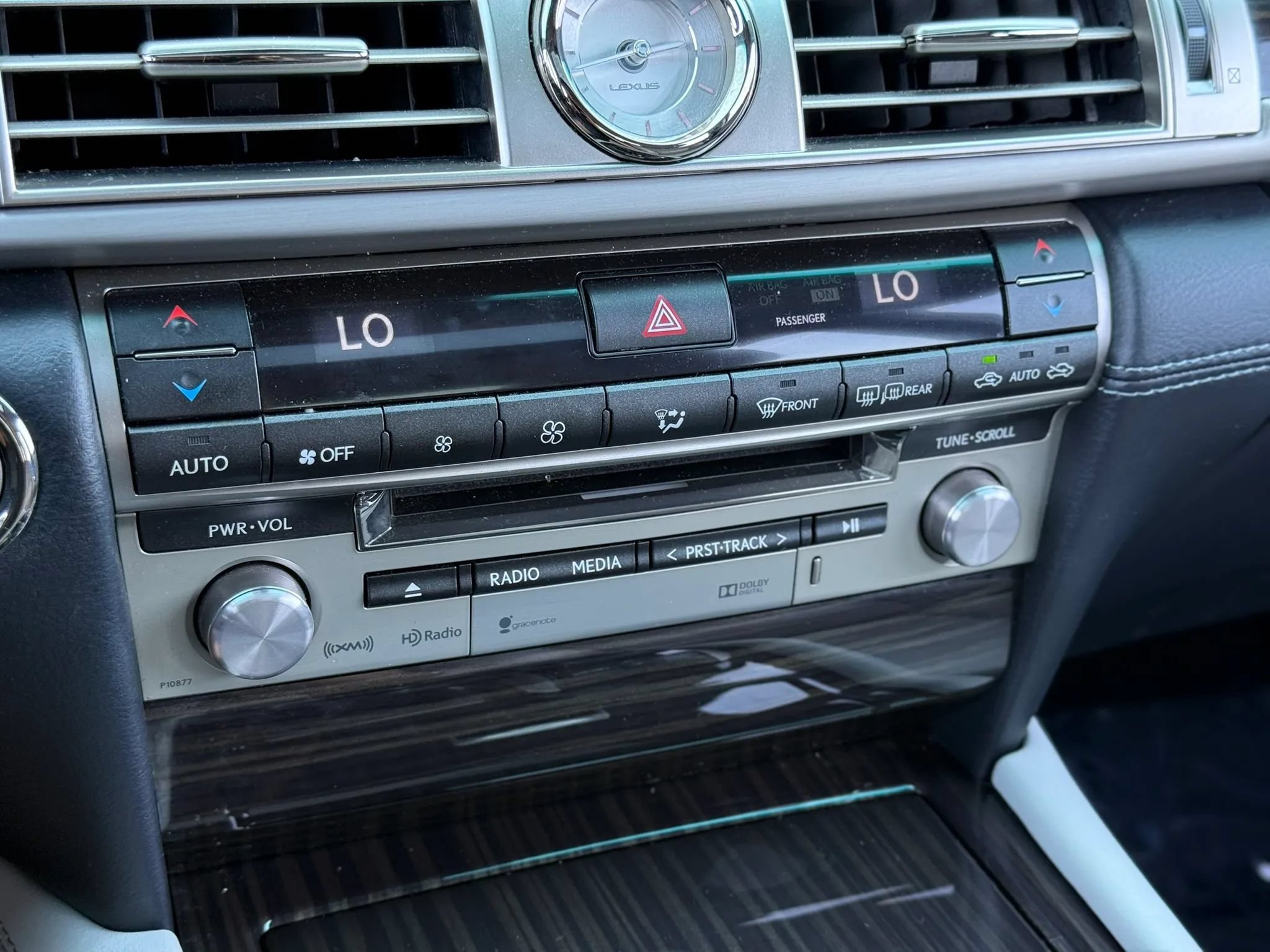 Used 2015 Lexus LS 460 w/ Comfort Package RWD image 24