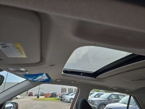 New 2026 Hyundai Venue SEL FWD image 7