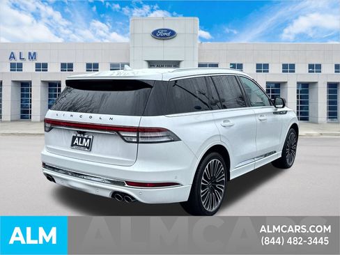 Used 2023 Lincoln Aviator Black Label w/ Class IV Trailer Tow Package image 6