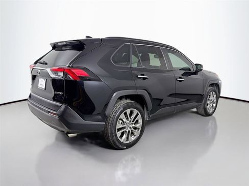 Used 2019 Toyota RAV4 Limited w/ Cold Weather Package FWD image 6
