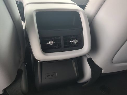 Certified 2024 Cadillac Lyriq Luxury AWD/4WD image 20