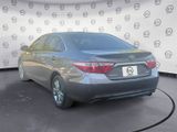 Used 2017 Toyota Camry SE image 3