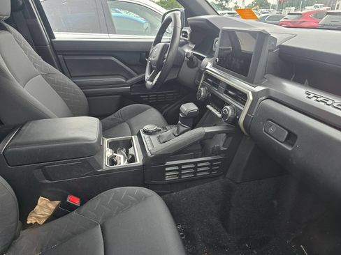 Certified 2024 Toyota Tacoma SR5 AWD/4WD image 16