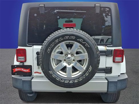 Used 2018 Jeep Wrangler Unlimited Sahara w/ Connectivity Group image 5