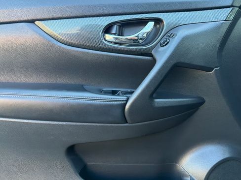 Used 2016 Nissan Rogue SL AWD/4WD image 14
