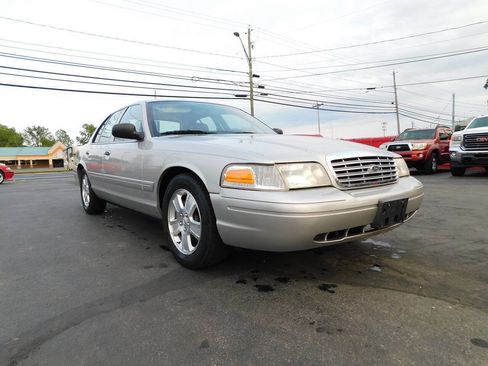 Used 2008 Ford Crown Victoria LX RWD image 2