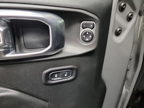 Used 2018 Jeep Wrangler Unlimited Sport S AWD/4WD image 14