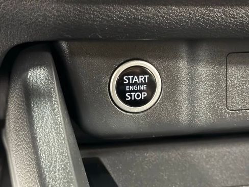 Used 2023 Nissan Rogue SV AWD/4WD image 17