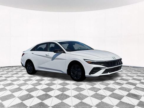 Used 2026 Hyundai Elantra Sport FWD image 12