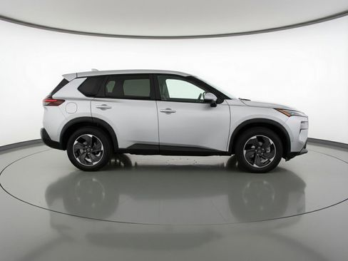 Used 2025 Nissan Rogue SV image 11
