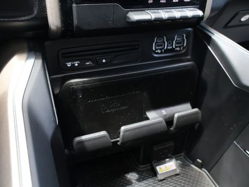 Used 2019 RAM 1500 Laramie AWD/4WD image 13