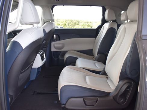 Used 2026 Kia Carnival EX FWD image 15