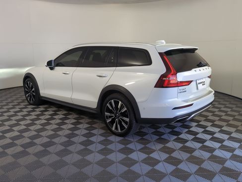Used 2022 Volvo V60 T5 Cross Country w/ Advanced Package image 3