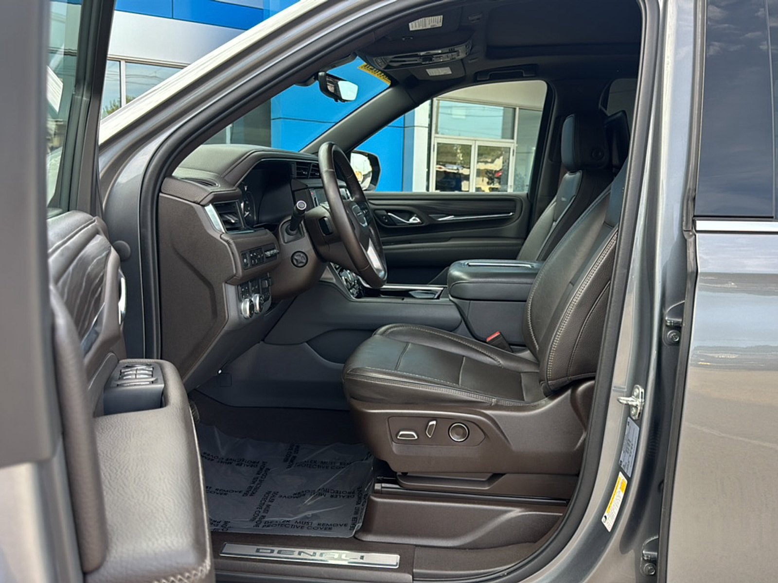 Used 2021 GMC Yukon Denali w/ Denali Ultimate Package AWD/4WD image 12