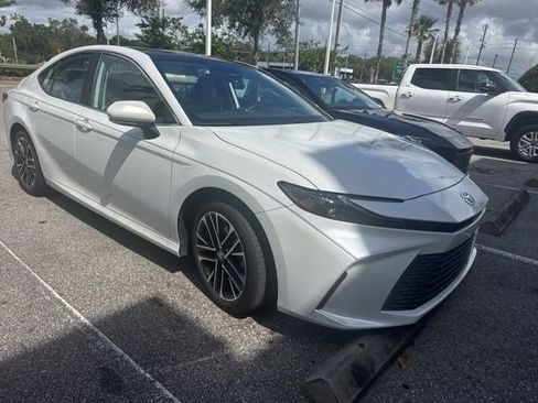 Used 2025 Toyota Camry XLE FWD image 7
