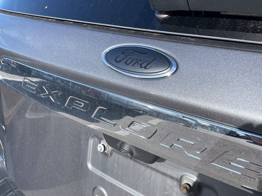 Used 2022 Ford Explorer XLT w/ Equipment Group 202A RWD image 7