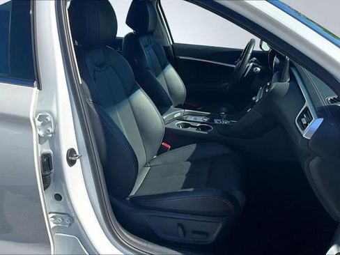 Used 2025 Genesis G70 2.5T RWD image 30