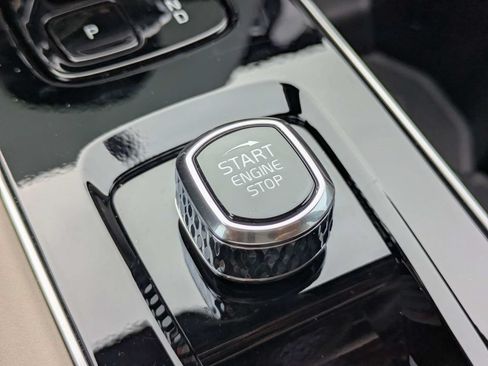 Certified 2026 Volvo XC90 T8 Ultra w/ Protection Package Premier AWD/4WD image 30