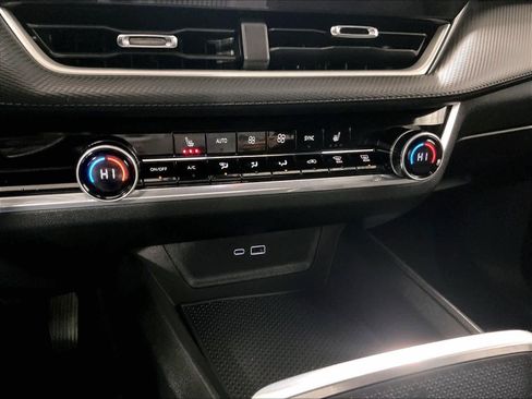 Used 2025 Chevrolet Equinox LT w/ Convenience Package II image 25