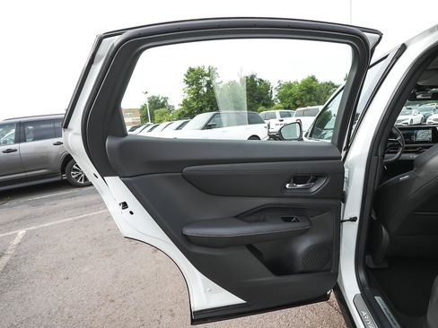 Used 2024 Nissan Ariya AWD image 11