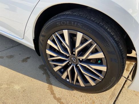 Used 2025 Nissan Altima 2.5 SV FWD image 36