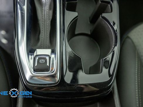 Used 2025 Chevrolet Trax LT FWD image 23