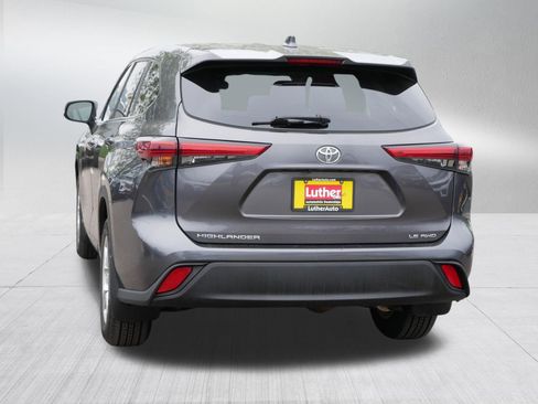 Used 2021 Toyota Highlander LE AWD/4WD image 5