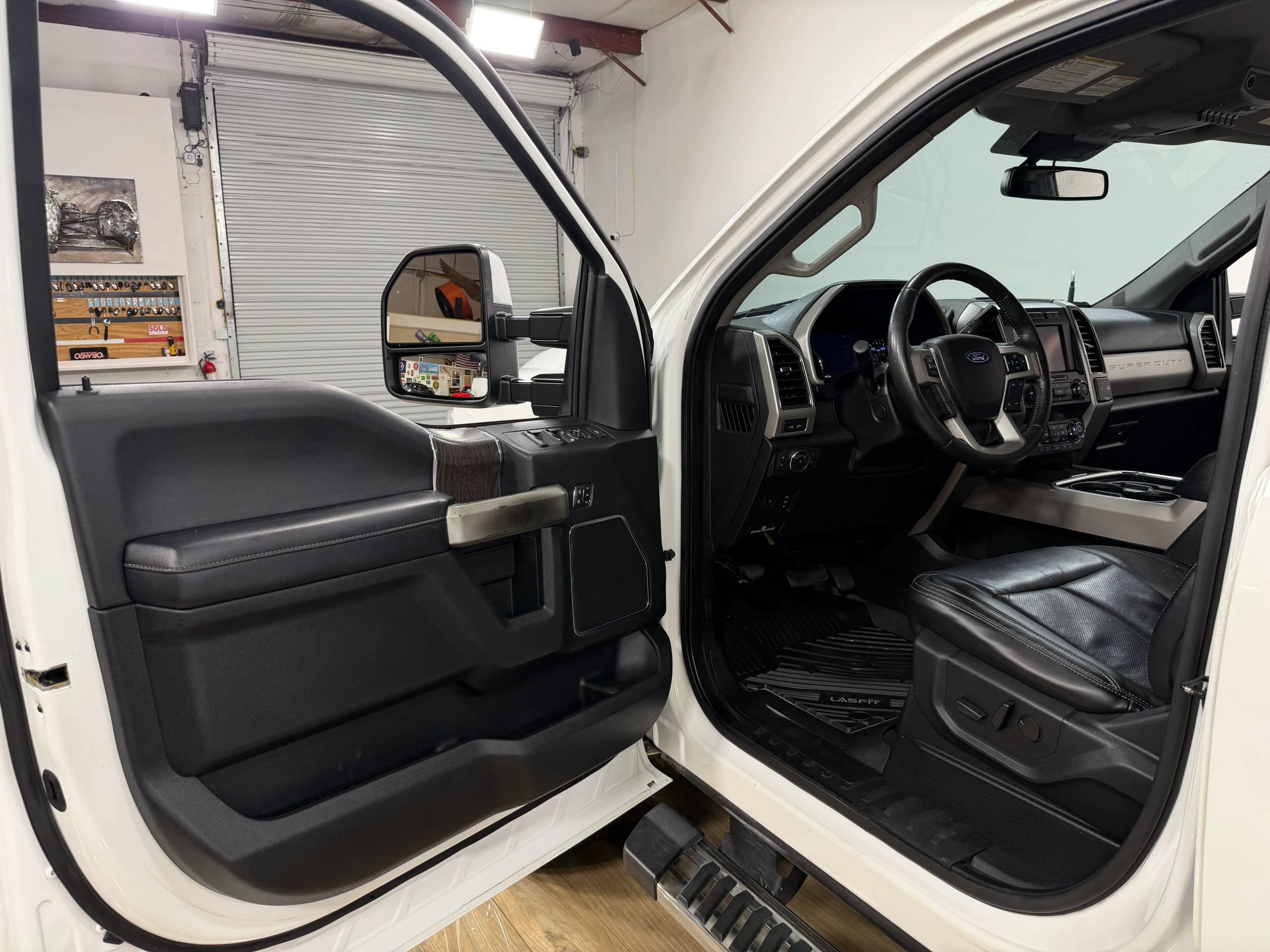 Used 2020 Ford F350 Lariat w/ Lariat Ultimate Package AWD/4WD image 12