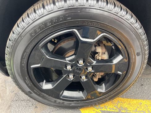 Used 2018 Jeep Grand Cherokee Laredo image 26