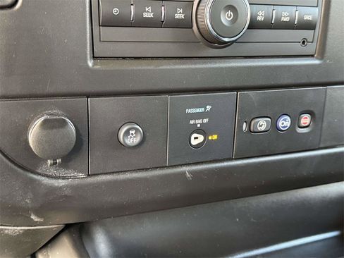 Used 2024 GMC Savana 2500 w/ Driver Convenience Package image 9