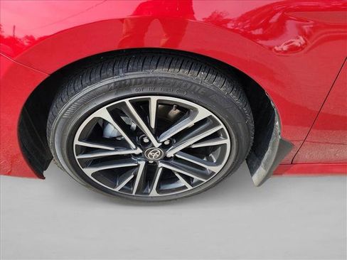 Used 2025 Toyota Camry XLE w/ Premium Plus Package image 9