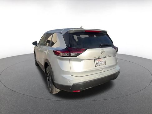 Used 2025 Nissan Rogue SV image 11