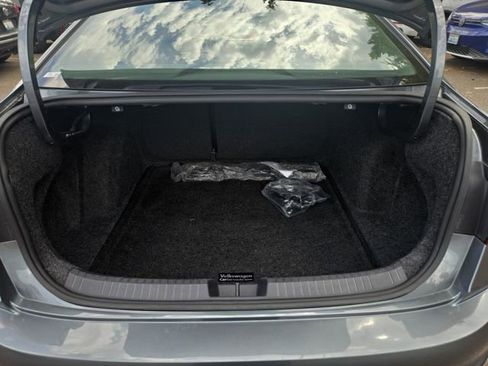 Used 2022 Volkswagen Jetta SE w/ Panoramic Sunroof Package FWD image 12
