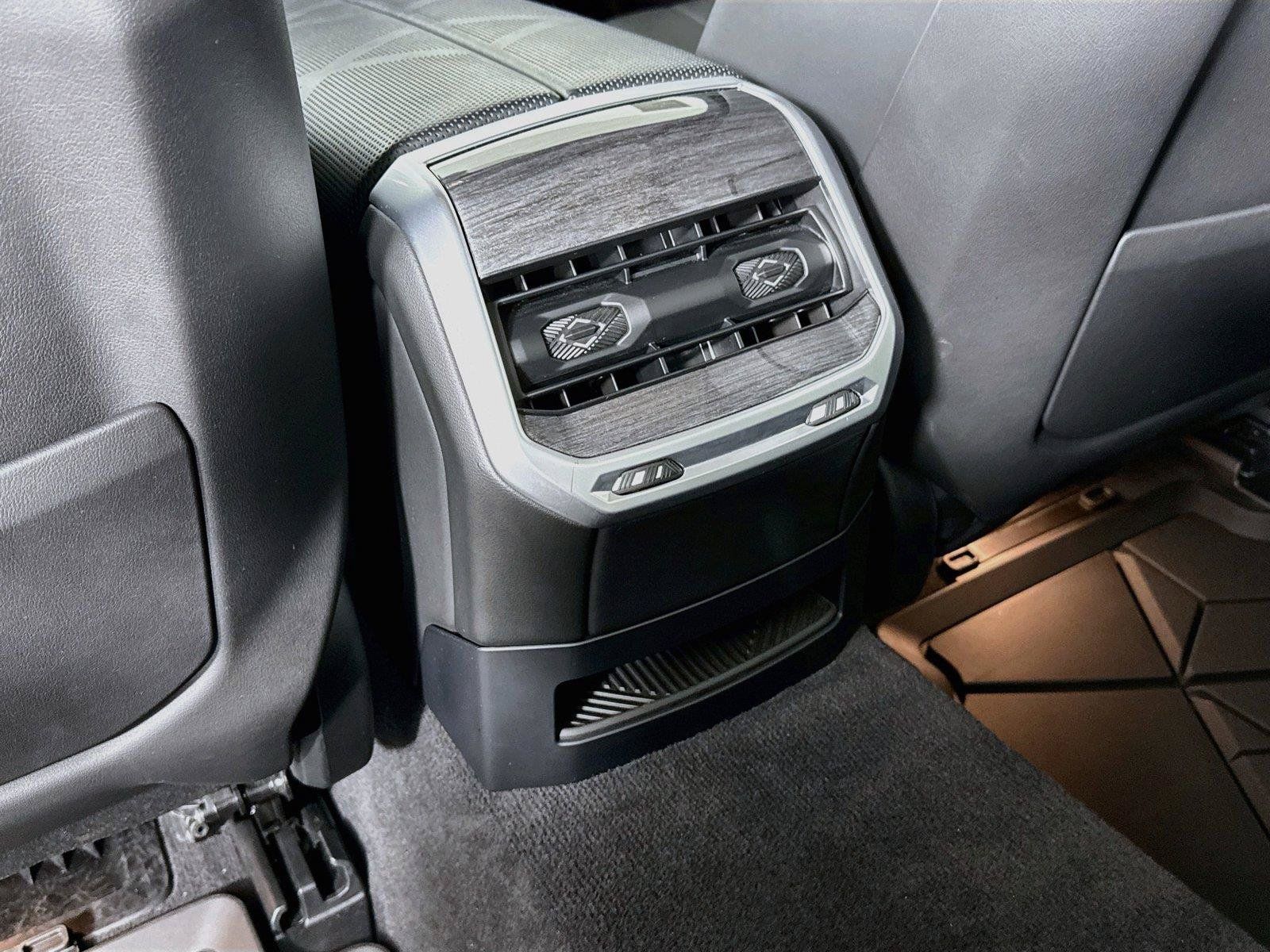 Used 2025 BMW 740i RWD image 38