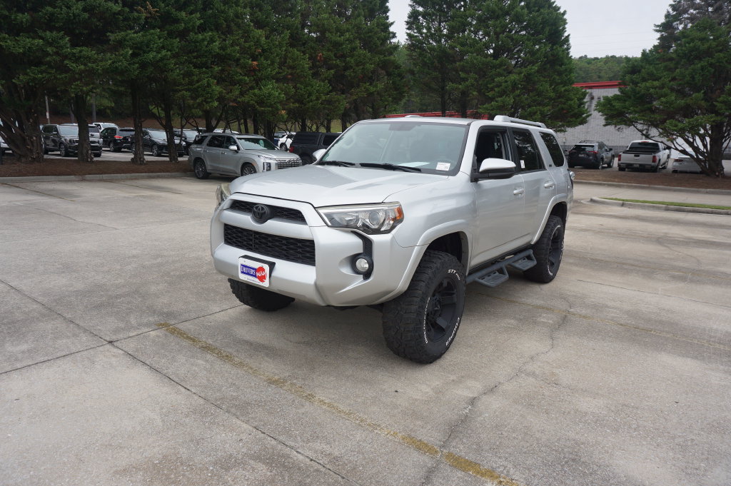Used 2018 Toyota 4Runner SR5 AWD/4WD image 21