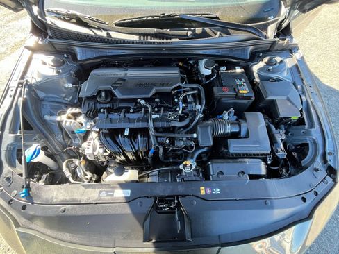 Used 2025 Hyundai Elantra SEL image 33