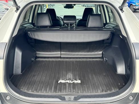 Used 2022 Toyota RAV4 XLE Premium AWD/4WD image 16