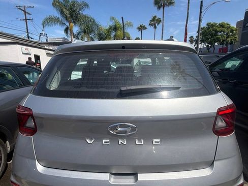 Used 2025 Hyundai Venue SEL FWD image 6