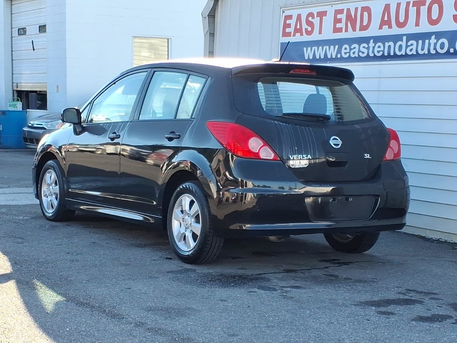 Used 2011 Nissan Versa Hatchback w/ Navigation/Satellite Pkg FWD image 3