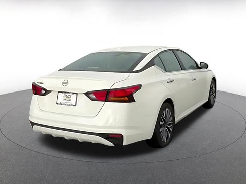 Used 2025 Nissan Altima 2.5 SV image 14