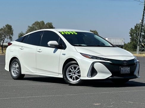 Used 2019 Toyota Prius Prime Plus image 2