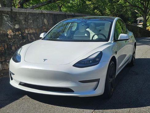 Used 2023 Tesla Model 3 Standard Range image 13